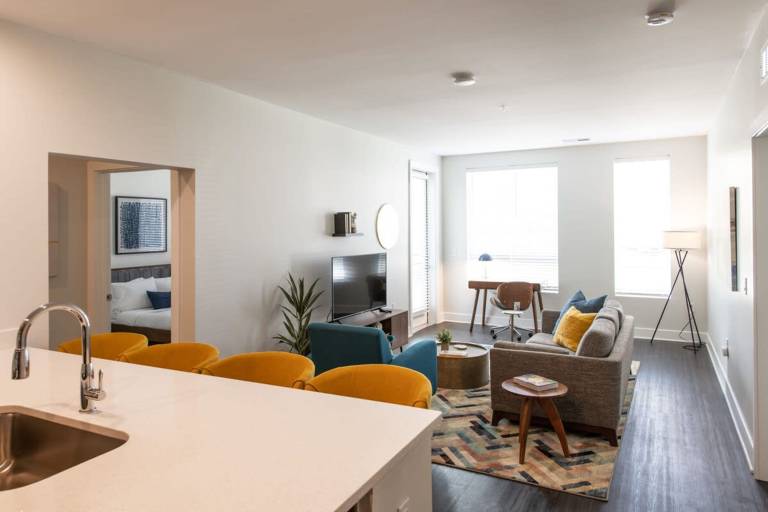 Cozysuites ArtCincy 2BR in Downtown Cincinnati — photo 3