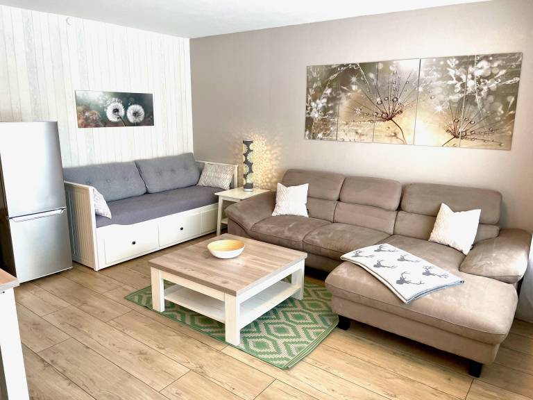 Holiday apartment with yard & patio — photo 4