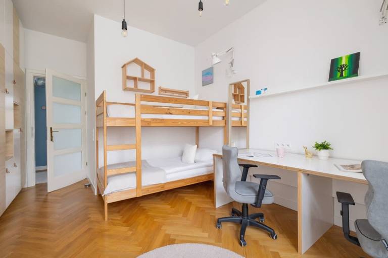 Child-friendly apartment with fast internet | Close to Main Square | Pets allowed — photo 3