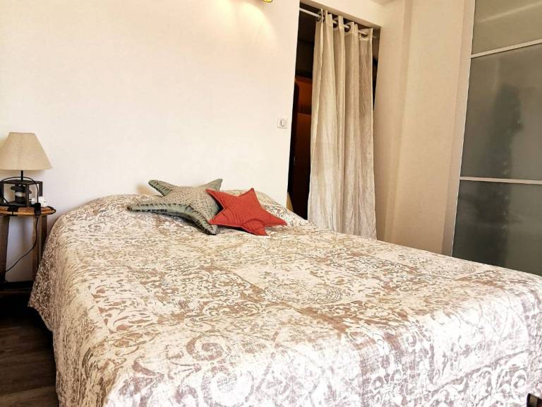 Stylish Studio with Terrace, WiFi & Fully Equipped Kitchen in Balaruc-les-Bains — photo 3