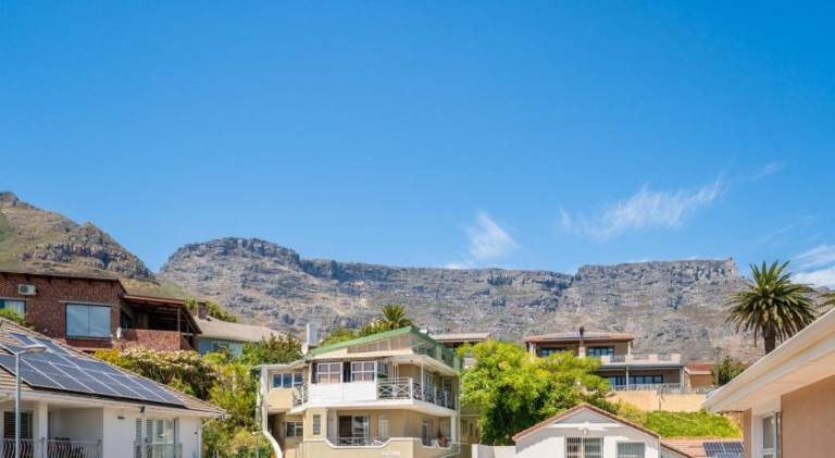 Spacious & Stylish - near Table Mtn & CBD - Garden & Garage — photo 4