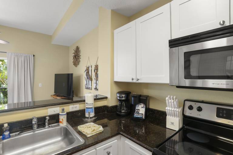 Condo with jacuzzi & heated pool | Water view — photo 4