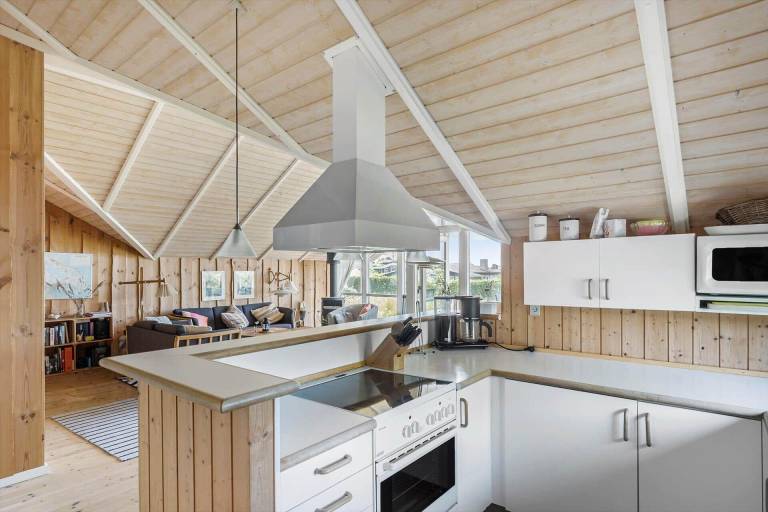 Vacation home with patio, barbeque & sauna — photo 3