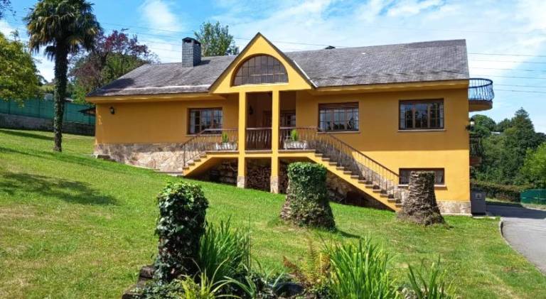 Vacation home with pool in Gijon