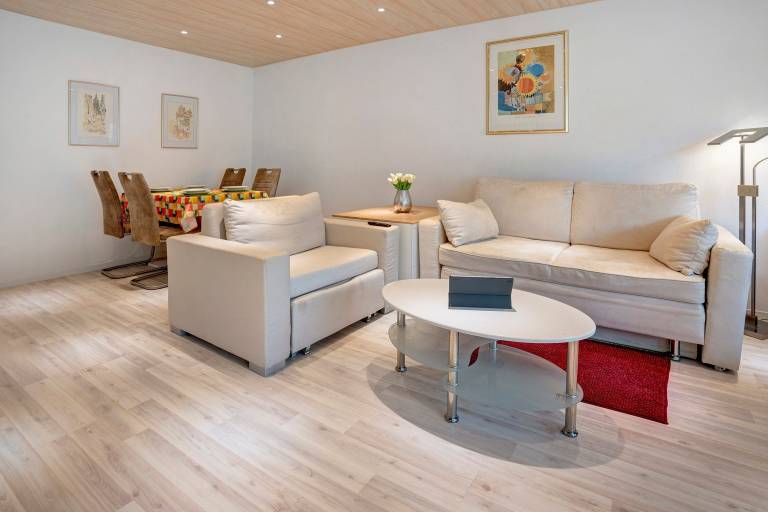 Apartment with sauna & heated pool | Garden view — photo 5