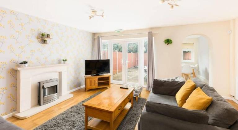 House with 4 rooms for 8 persons in Coventry