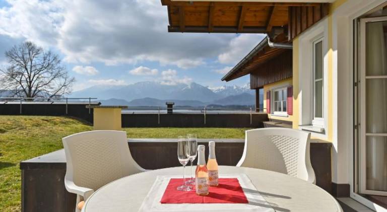 Beautiful holiday apartment with patio | Good for workation | Pet-friendly — photo 2