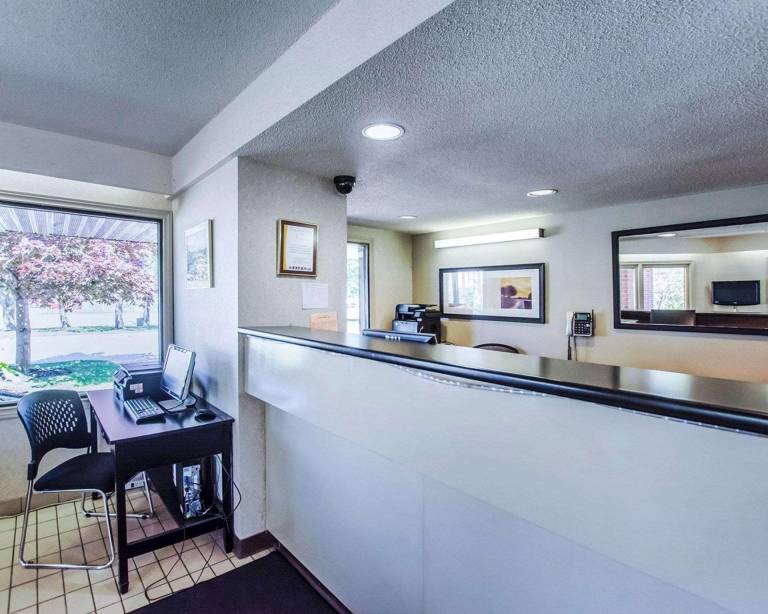Rodeway Inn — photo 2