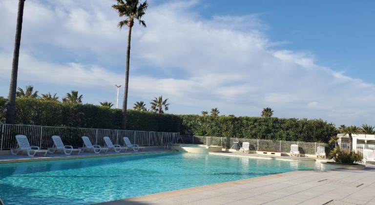 Holiday apartment with pool in Fréjus