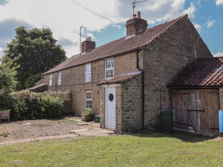 Children-friendly nice cottage with yard | Pet-friendly in Malton