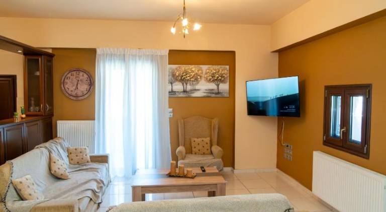 Fully equipped villa with private pool, BBQ & patio | Suitable for remote work | Dogs allowed — photo 2