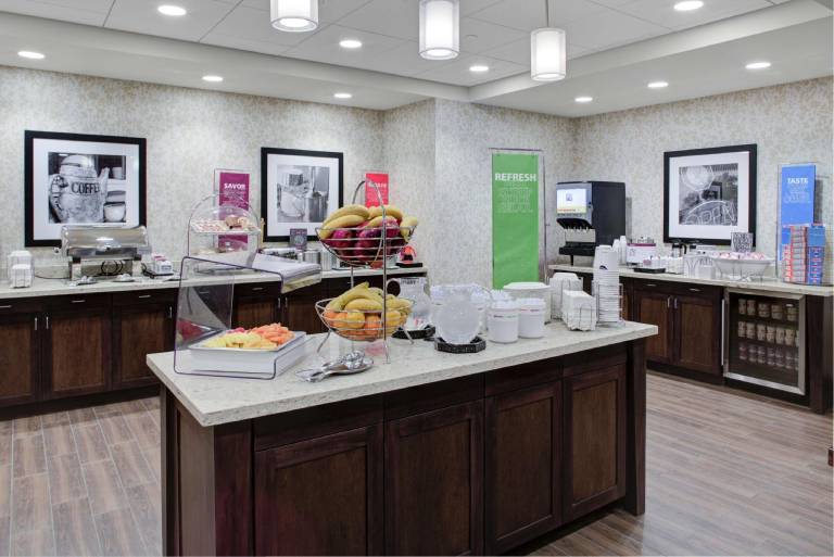 Hampton Inn & Suites Manchester — photo 4