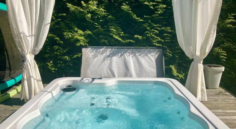 Cozy Holiday Home with Outside Jacuzzi and Sauna — photo 5