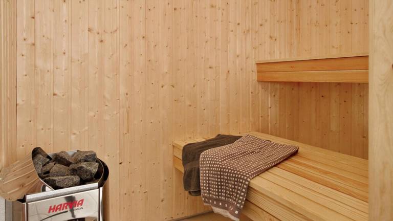 Vacation home with hot tub, terrace & sauna — photo 4