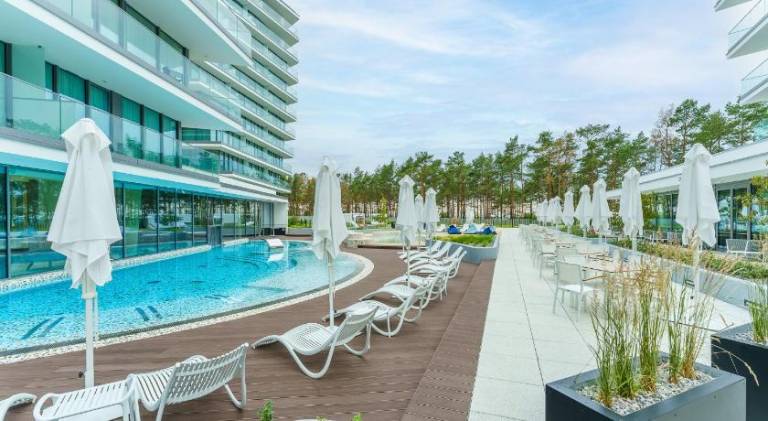 Apartment with pool — photo 2