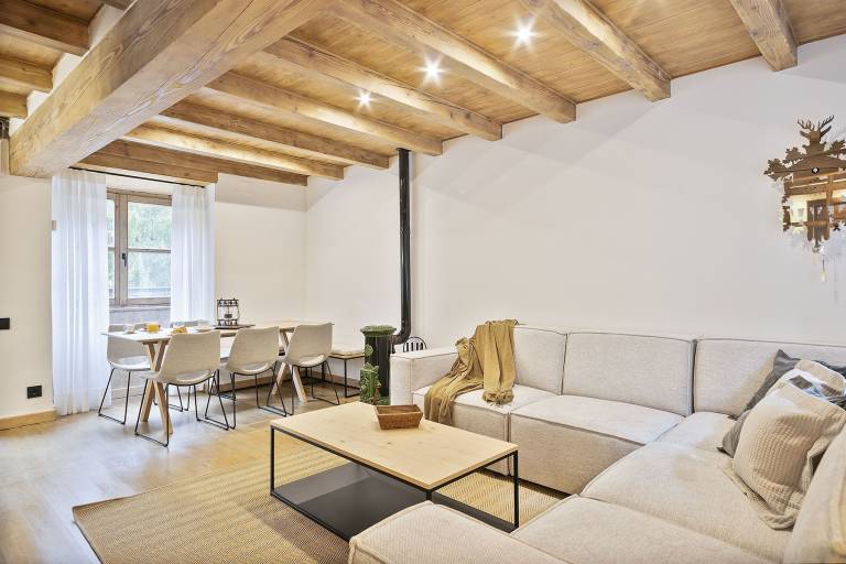Family-oriented house with patio | Mountain view | Suitable for remote work | Pet-friendly — photo 2