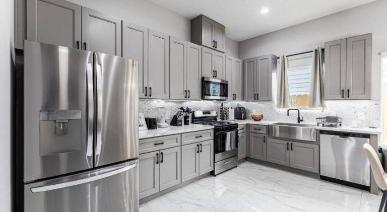 10 Mins from NRG 3BR 3BA — photo 4