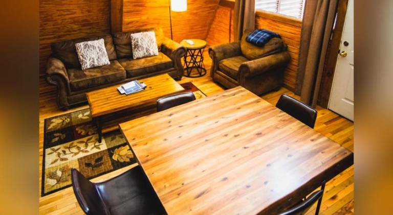 Vacation home with jacuzzi & pool | Pet-friendly — photo 3