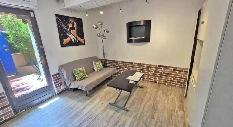 Apartment with patio — photo 3
