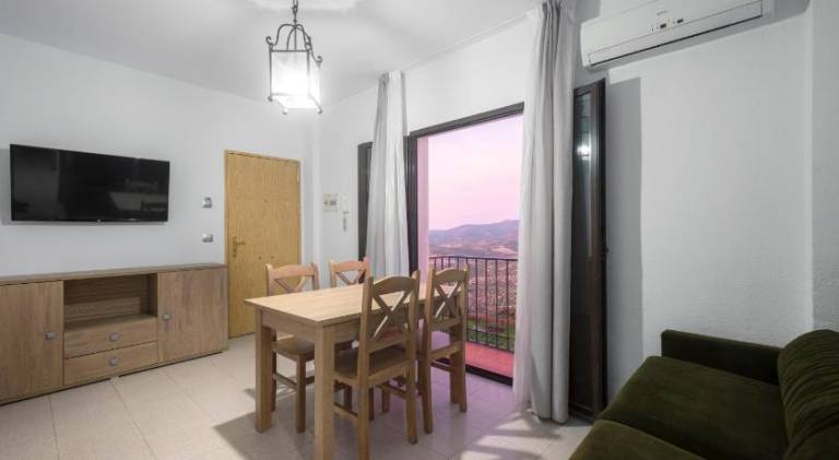 Rental apartment with patio & pool — photo 4