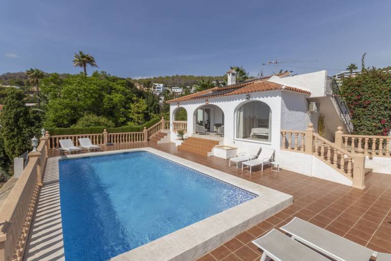 Family-friendly big villa with private pool, patio & yard | Sea view | Pet-friendly in Alicante