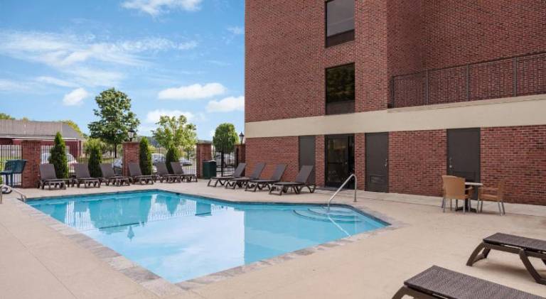 Comfort Suites Outlet Center — photo 3