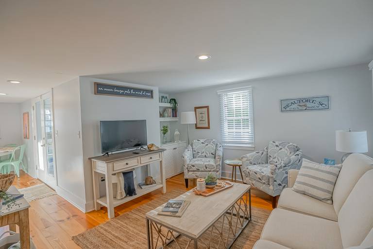 Vacation home with terrace — photo 2
