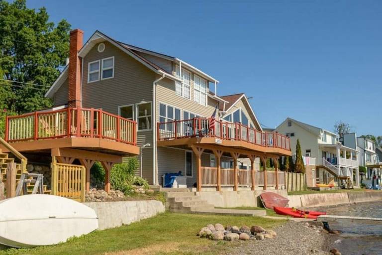 House Conesus Lake