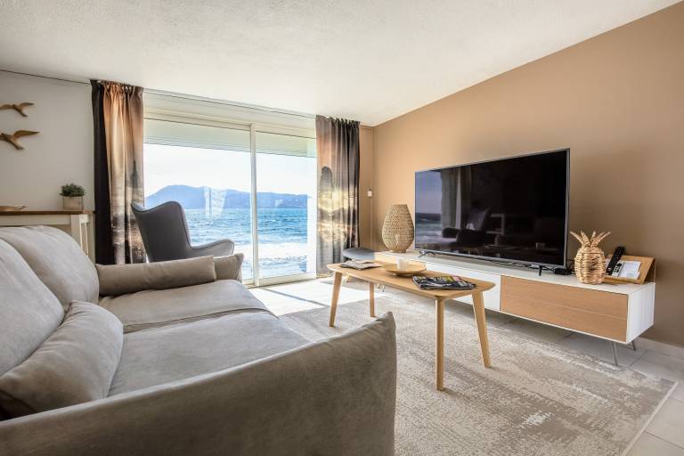 Rental apartment with hot tub, terrace & yard | Beach view in La Seyne-sur-Mer
