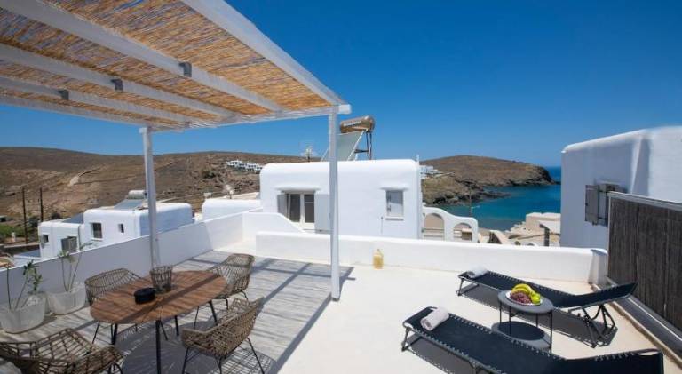 Superior 3 Beachfront Suite Hot tub and Seaview in Mykonos