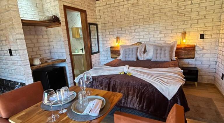 Lodge with yard, hot tub & patio | Pets are welcome — photo 2