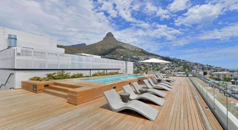 Apartment with pool | Near Sea Point | Beach nearby | Perfect for remote work | Pets allowed in Cape Town
