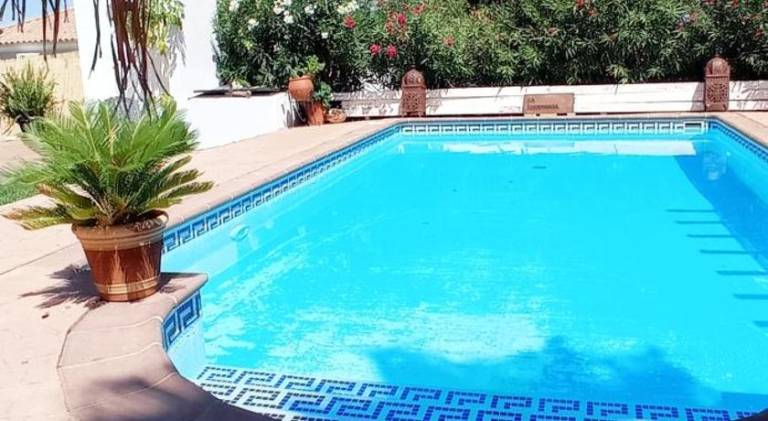 Wonderful vacation home with yard, pool & patio | Pets allowed — photo 2