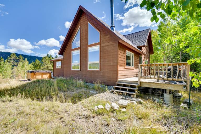 Hot Tub & Deck: Cabin Near Dtwn Alma & Breck — photo 2
