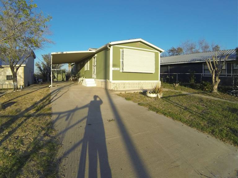 Mobile home Falcon Lake Estates