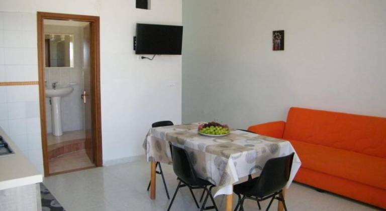 House with 2 rooms for 5 persons — photo 3