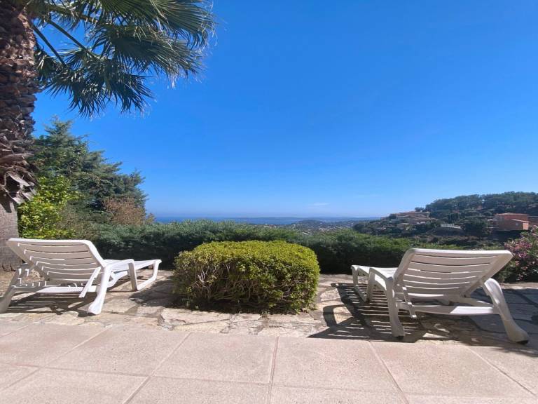 Vacation home with yard, terrace & BBQ — photo 2