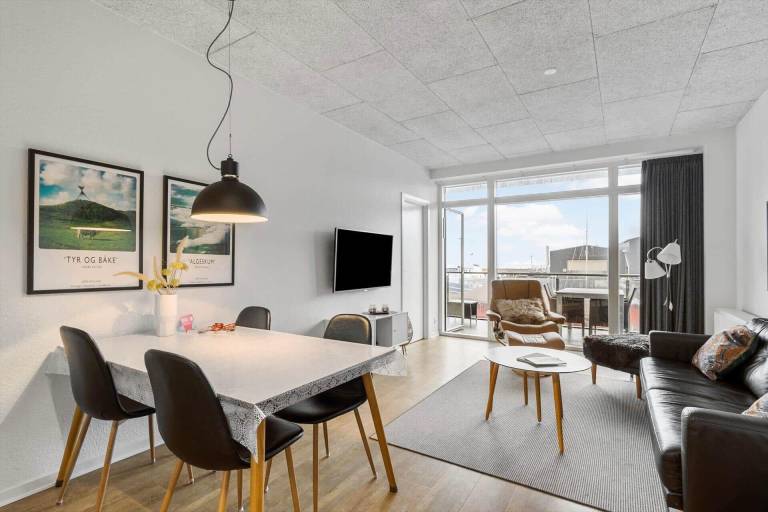 Rental apartment with patio — photo 3