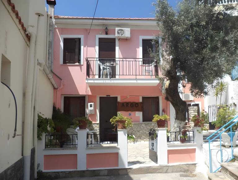 Apartment with terrace | Beach nearby | Good for workation | Dogs allowed in Samos