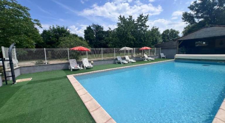 Vacation home with terrace, pool & barbeque — photo 5
