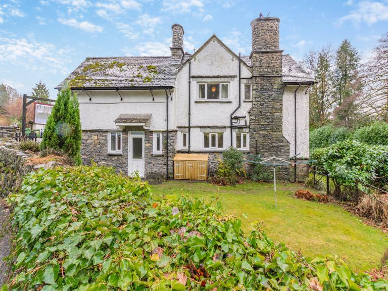 Cottage with garden & BBQ in Windermere