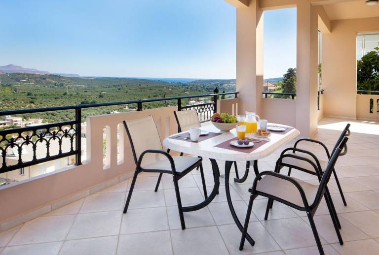 Villa with BBQ, patio & private pool | Good for workation — photo 3