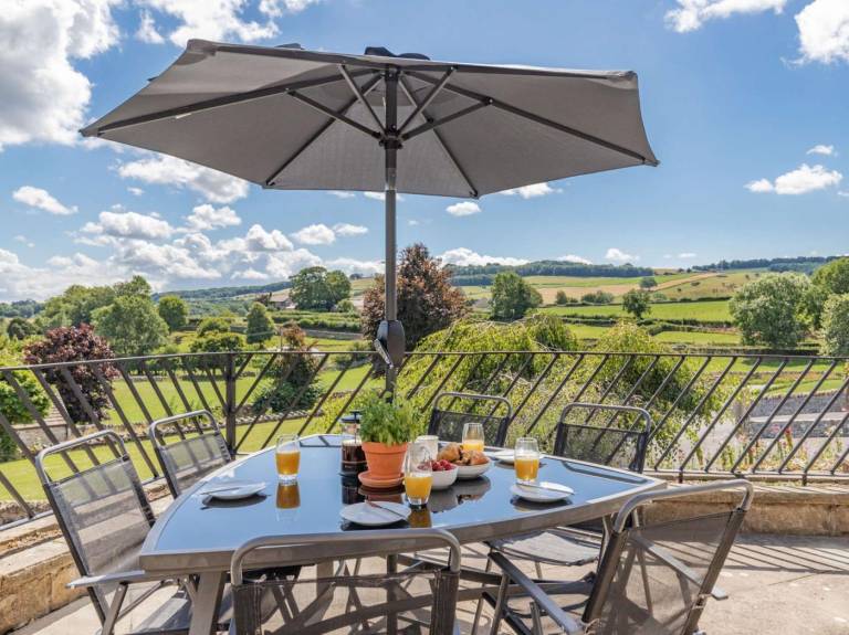 Cottage with patio in Derby
