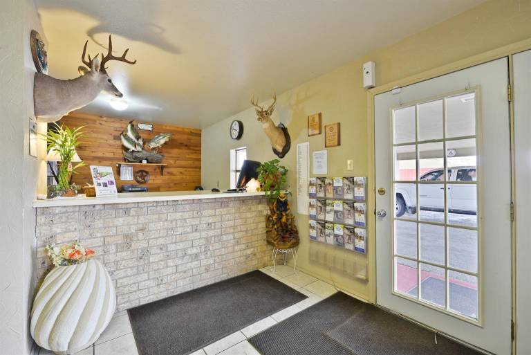 Americas Best Value Inn The Legends Inn — photo 4