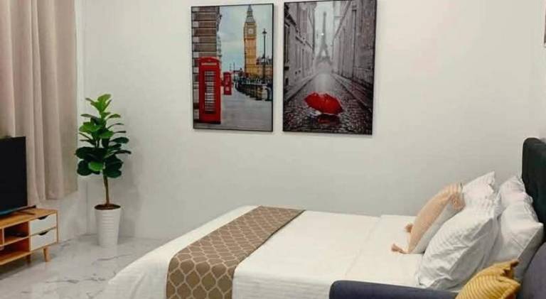 Serviced apartment with patio in Quezon City