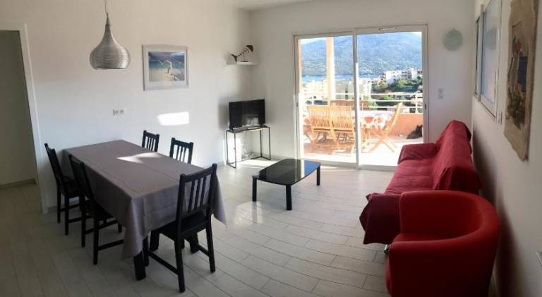 Holiday apartment with patio, grill & yard — photo 4