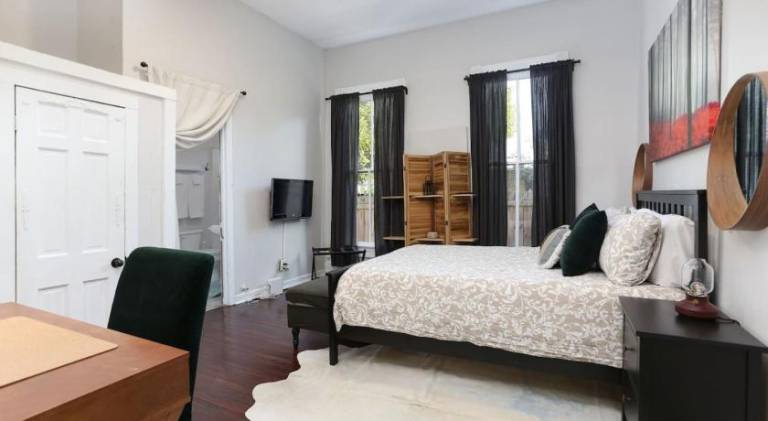 3BR 2BTH Historic Pearl Brewery Downtown Riverwalk — photo 2