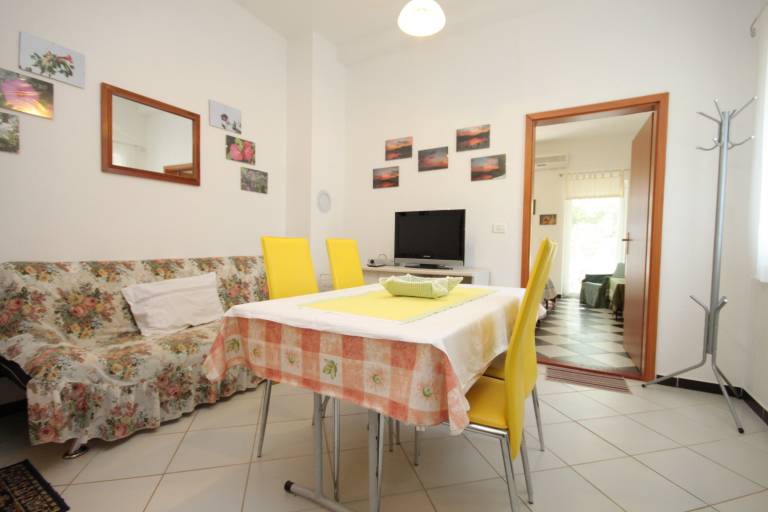 One bedroom apartment near beach Artatore, Lošinj (A-7935-b) — photo 3