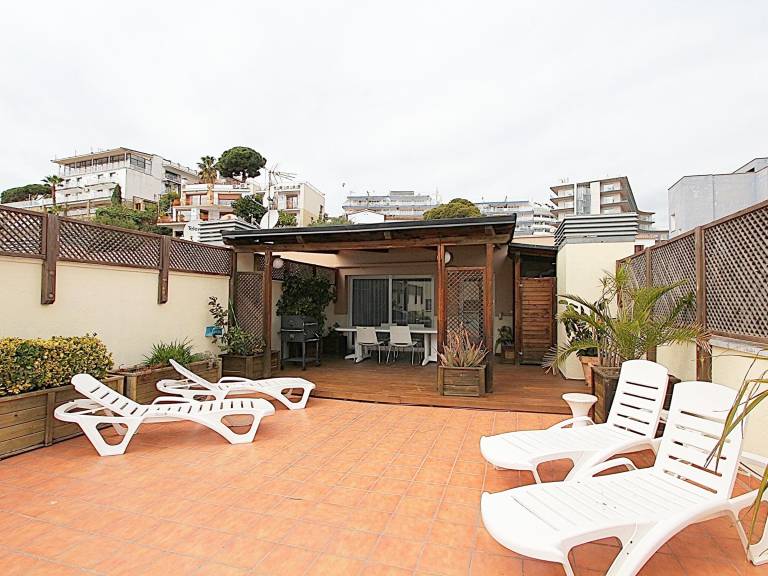 110m² Apartment, Rooftop Terrace, 100m from Beach, A/C, Parking, WiFi - Lloret de Mar in Lloret de Mar