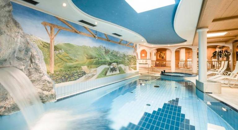Serviced apartment with jacuzzi, pool & sauna — photo 3